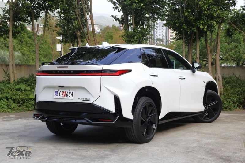 性能大爆發，導入線控轉向！　小改款 Lexus RZ 550e F SPORT  試駕