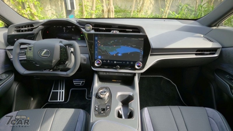 性能大爆發，導入線控轉向！　小改款 Lexus RZ 550e F SPORT  試駕