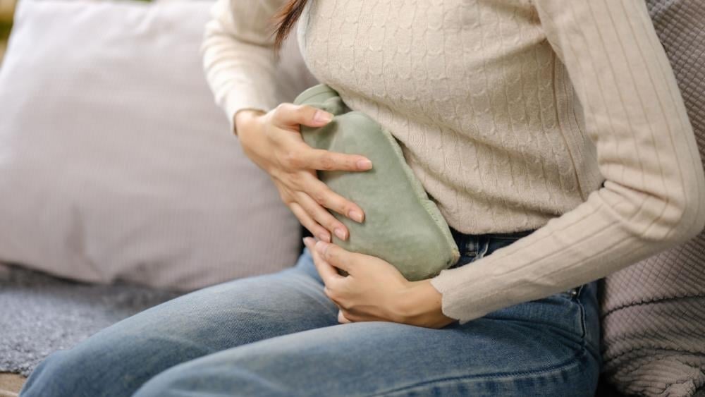 青少年嚴重經痛恐是「子宮內膜異位症」警訊！ 醫揭對生育影響：恐使流產、早產風險提高