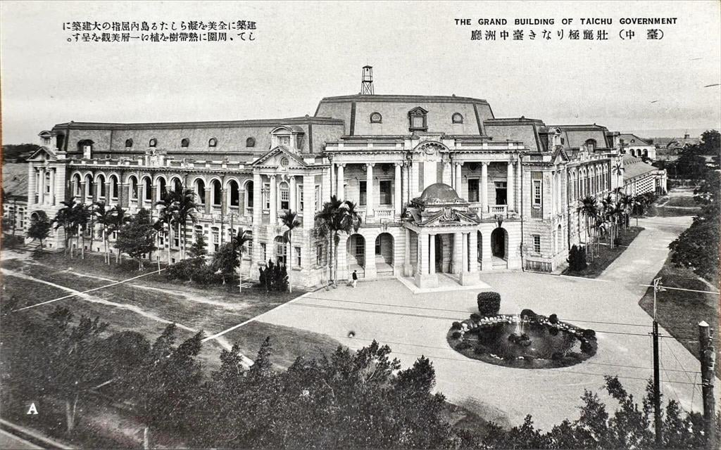 快新聞/台中州廳變廢墟!網怒亂挖地面、破壞水池 變成「台中人認不出的樣子」