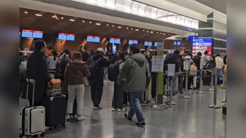 搭飛機「外套隨手塞1處」空服員傻眼:超噁!揭嚴重後果「竟會害航班延誤」