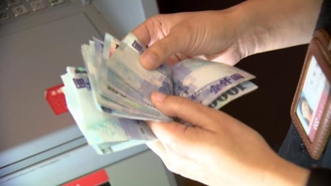 財政部打詐防車手洗錢 研議ATM提款「禁戴口罩、安全帽」