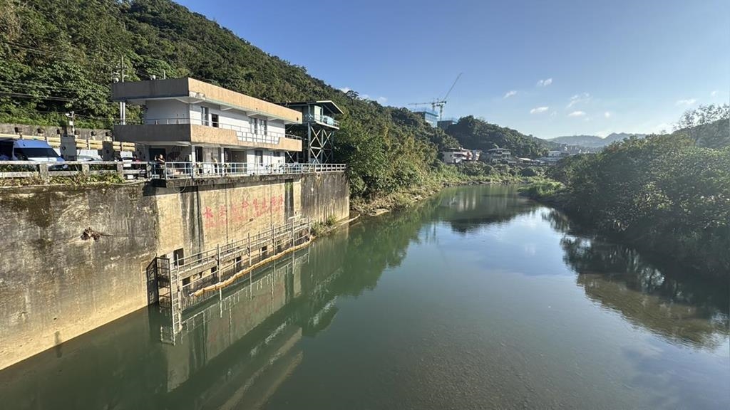基隆河水油污染影響2週　八堵抽水站恢復白天抽水