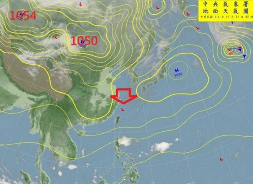 前中央氣象局長鄭明典指出,有2個冷高壓是影響台灣周末的天氣系統。(圖/翻攝自臉書/鄭明典)