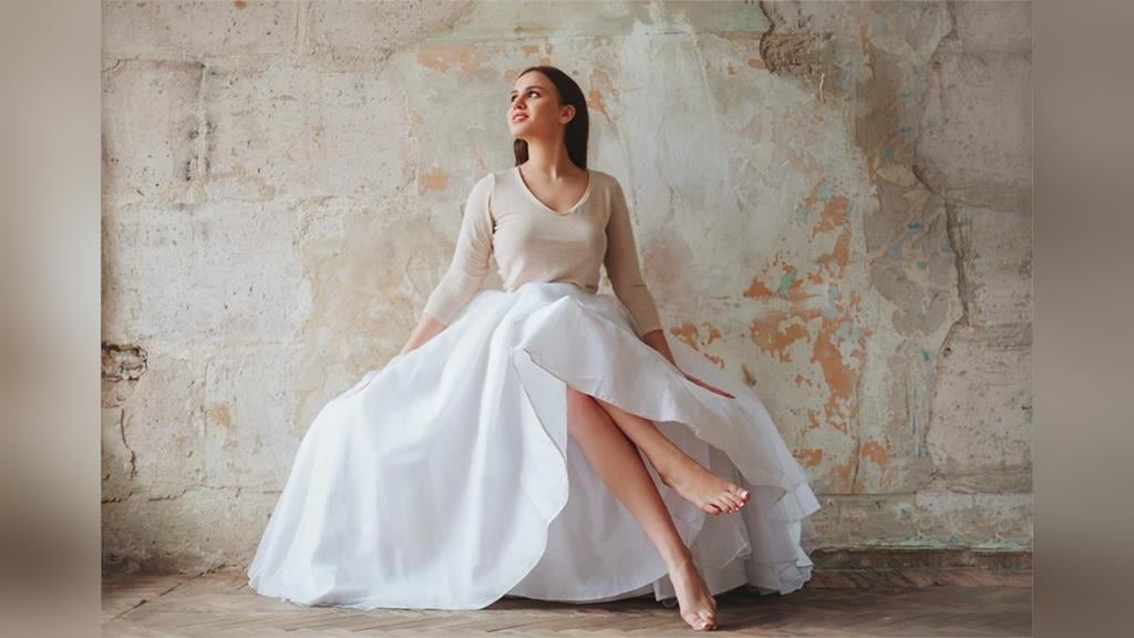 雲舞白成2026主角！Pantone年度色的情緒能量與女孩穿搭公式全攻略