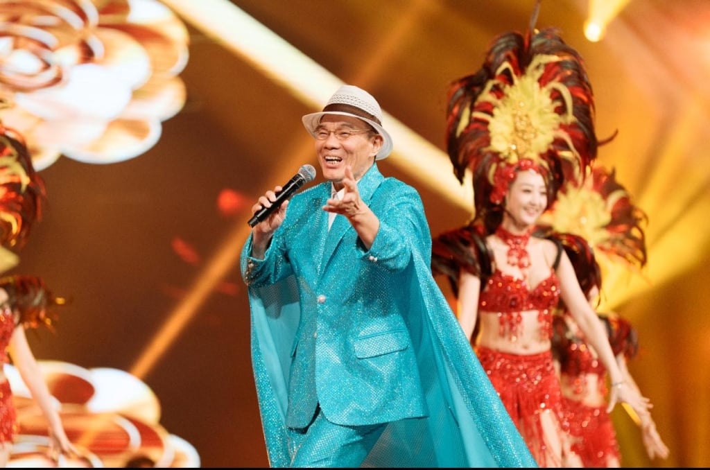 63歲陳雷大秀一字馬絕技!海外開唱兒孫也登台 「三代同堂」罕見畫面曝