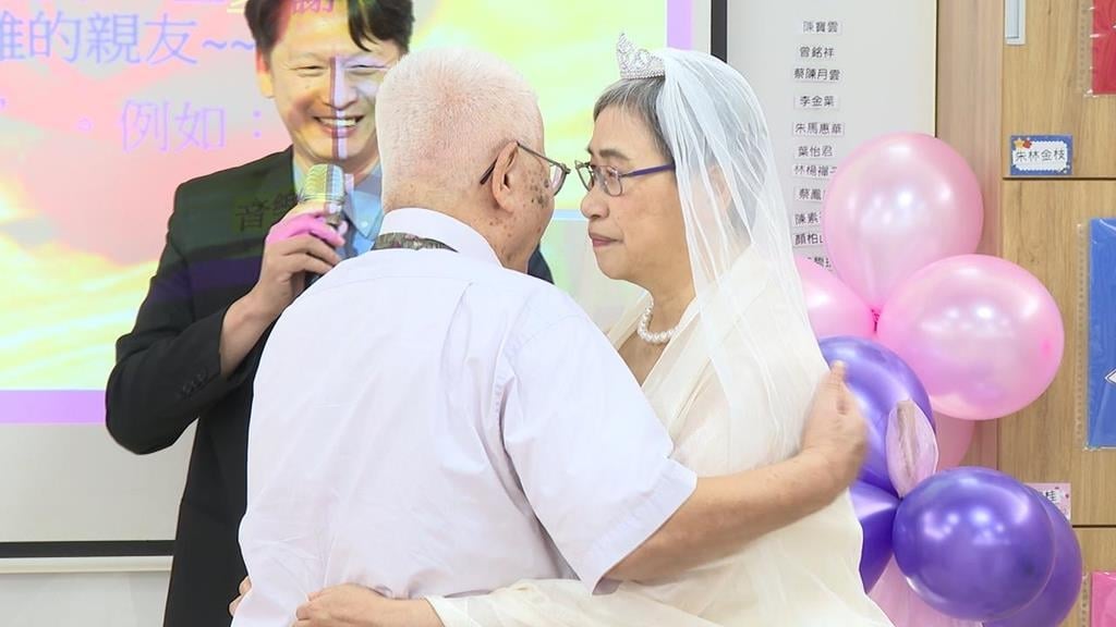 銀髮長輩再次穿婚紗　重溫浪漫歲月哽咽告白