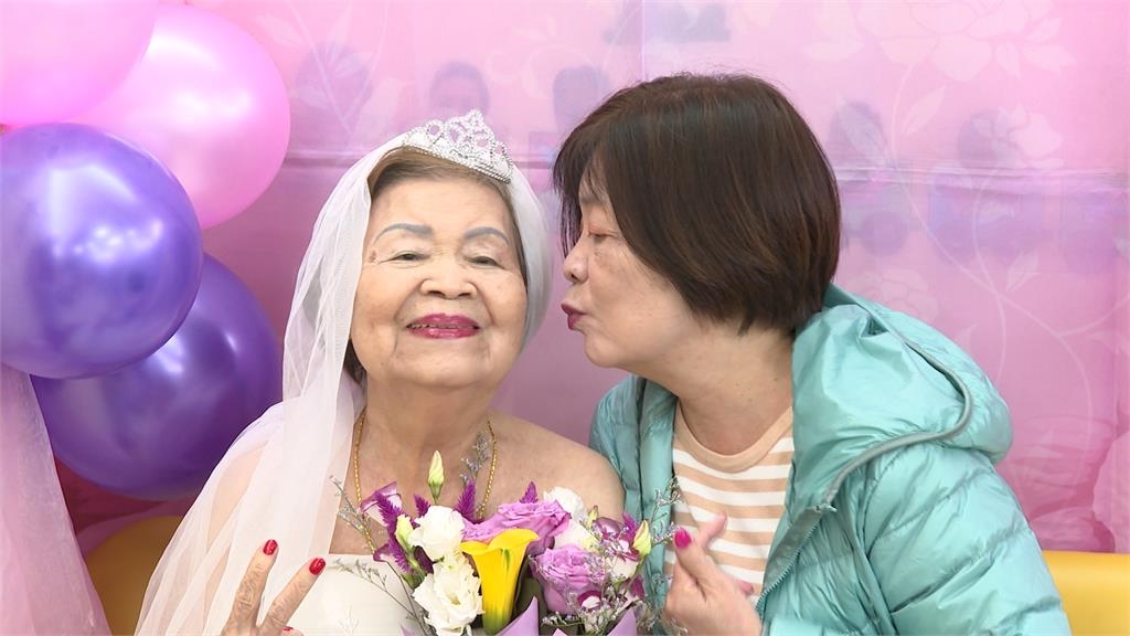 銀髮長輩再次穿婚紗　重溫浪漫歲月哽咽告白