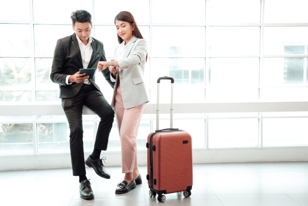 跟職場貴人相處,如果遇到出差這類獨處很多時間的機會,那更要保持界線,這是雙向的保護,妳不心動,不代表他不會心動。圖/123RF圖庫