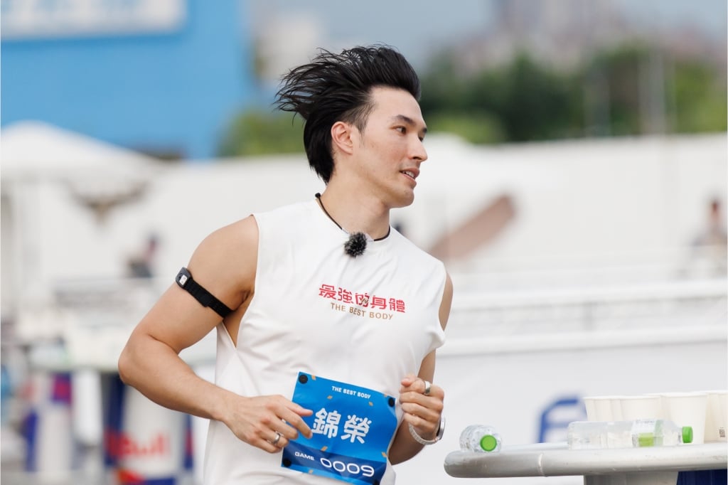 王少偉49歲逆天身材全都露! 罕見同框「5566成員」驚喜回憶兄弟情