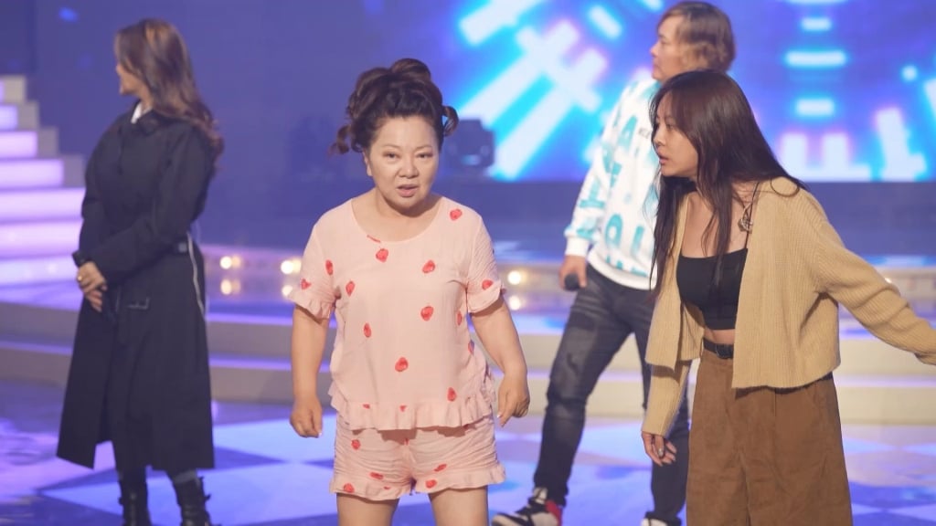 白冰冰不顧素顏照上台！《超級冰冰Show》演出幕後曝光  她下場秒變造型師