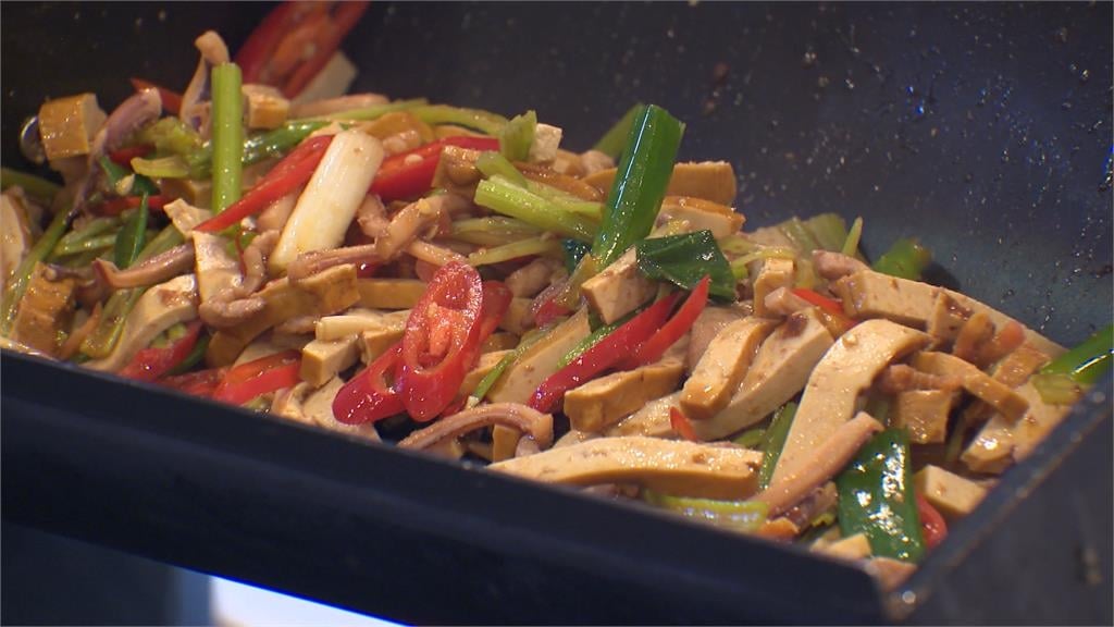 缺工第一名餐飲業!因應AI浪潮 研討會真人掌廚PK智能廚師