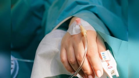 11歲女童嘔吐到「癲癇+雙眼上吊」!醫揭腦瘤警訊:易被誤認是腸胃炎