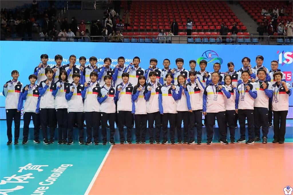 排球/台灣小將一路挺進冠軍戰!U15排球男女雙雙拿下銀牌震撼國際