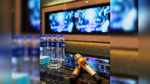 酒店妹爆恩客暗黑秘密!手機桌布10個「有9個是老婆小孩」 全場看傻眼