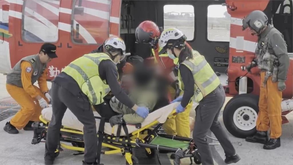 能高安東軍山縱走「山友摔倒腳骨折」 黑鷹直升機吊掛救援