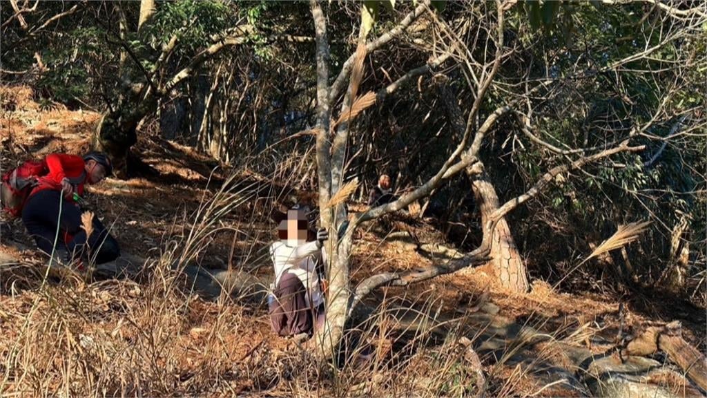 能高安東軍山縱走「山友摔倒腳骨折」 黑鷹直升機吊掛救援