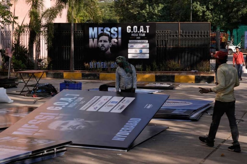 梅西於印度〈GOAT巡迴2025〉中現身科爾卡塔,短暫亮相後被迫退場。(圖/達志/美聯社)