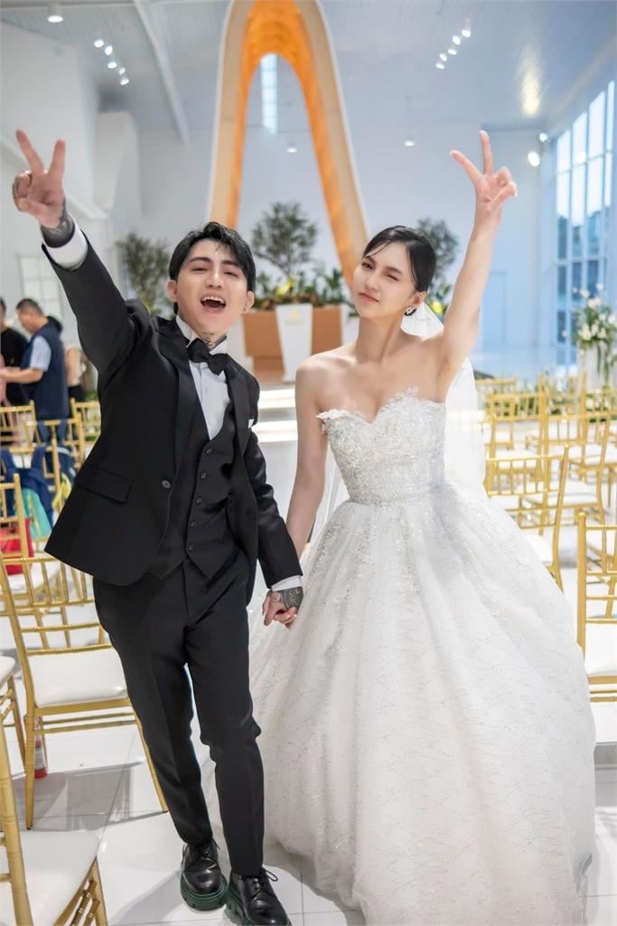 挺過鬧離婚、遭前妻提告!謝和弦辣妻認了「要建立邊界感」:丈夫不共享