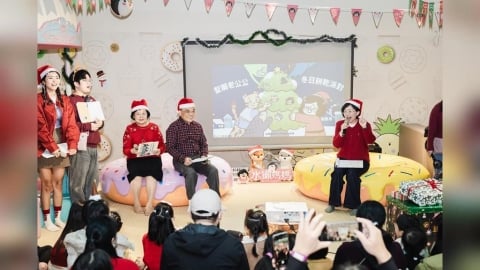 神秘嘉賓!蘇巧慧舉辦親子派對 「水獺阿公」蘇貞昌領唱台語耶誕歌