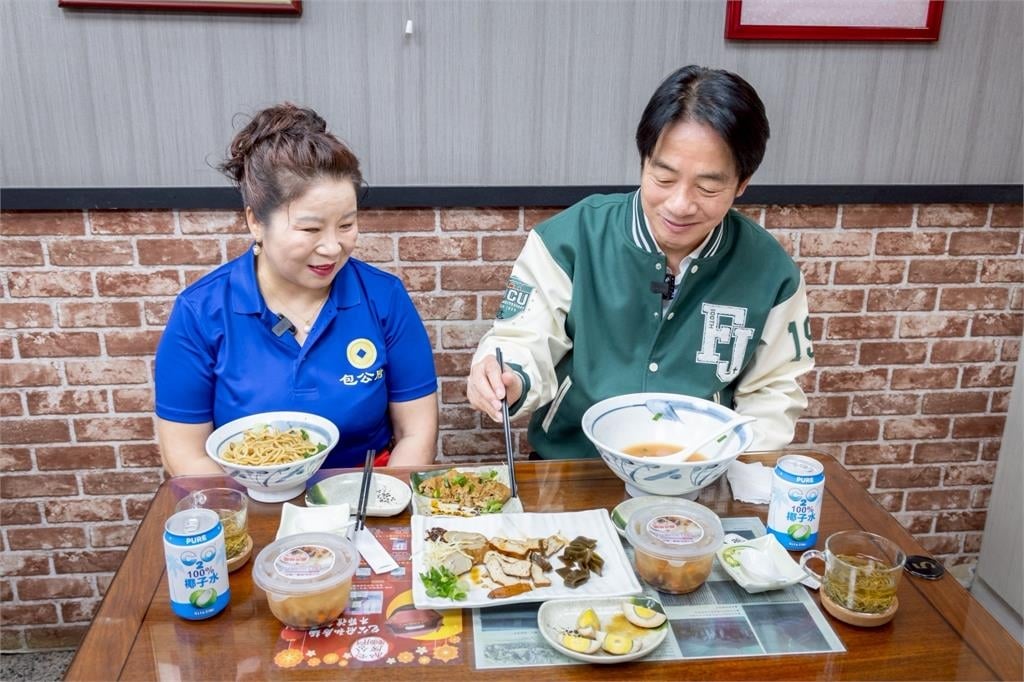 快新聞/賴總統訪中配老闆大啖包公私房麵 郭明華讚:有愛的政府讓我好命