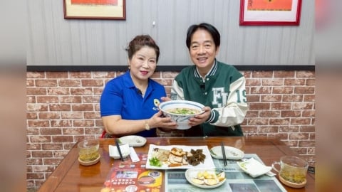 賴總統訪中配老闆大啖包公私房麵 郭明華讚:有愛的政府讓我好命