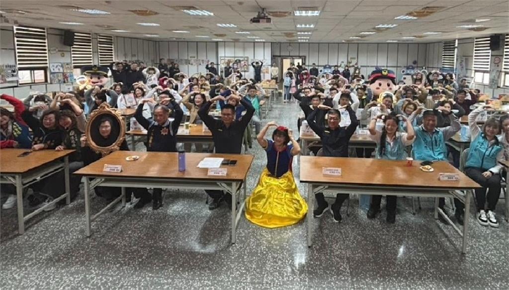 反詐不靠說教!土城學子「創意開畫×防詐觀念」用畫筆揭穿詐騙陷阱