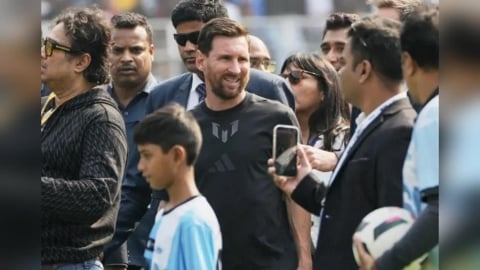 足球(影)/梅西訪印只現身20分鐘引暴動!球迷不爽砸椅:花4000台幣被當盤子