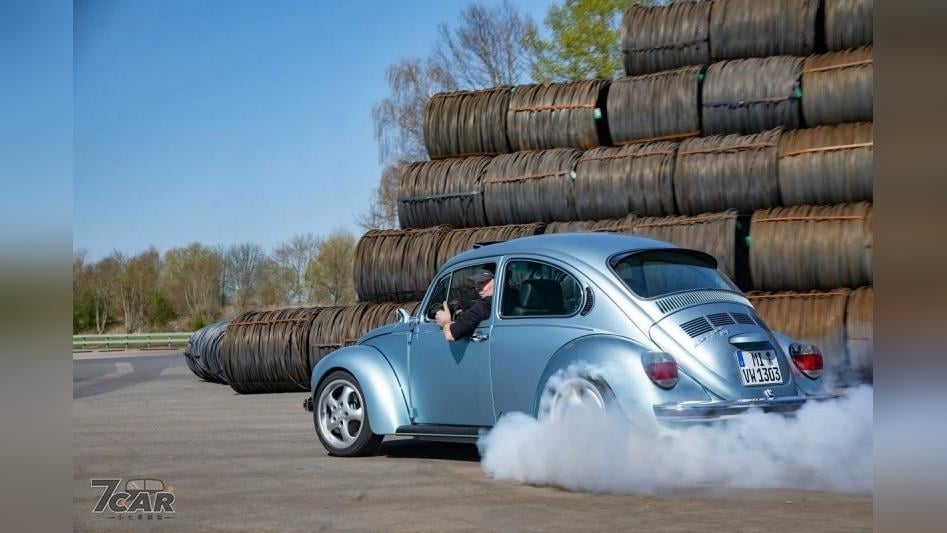 Tesla 馬達、Porsche 電池上身，經典「金龜車」化身性能雙門跑車