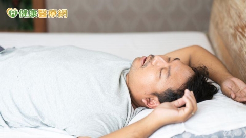 60歲後患病率飆4成！醫揭「睡眠呼吸中止症」傷害　比酒駕更致命