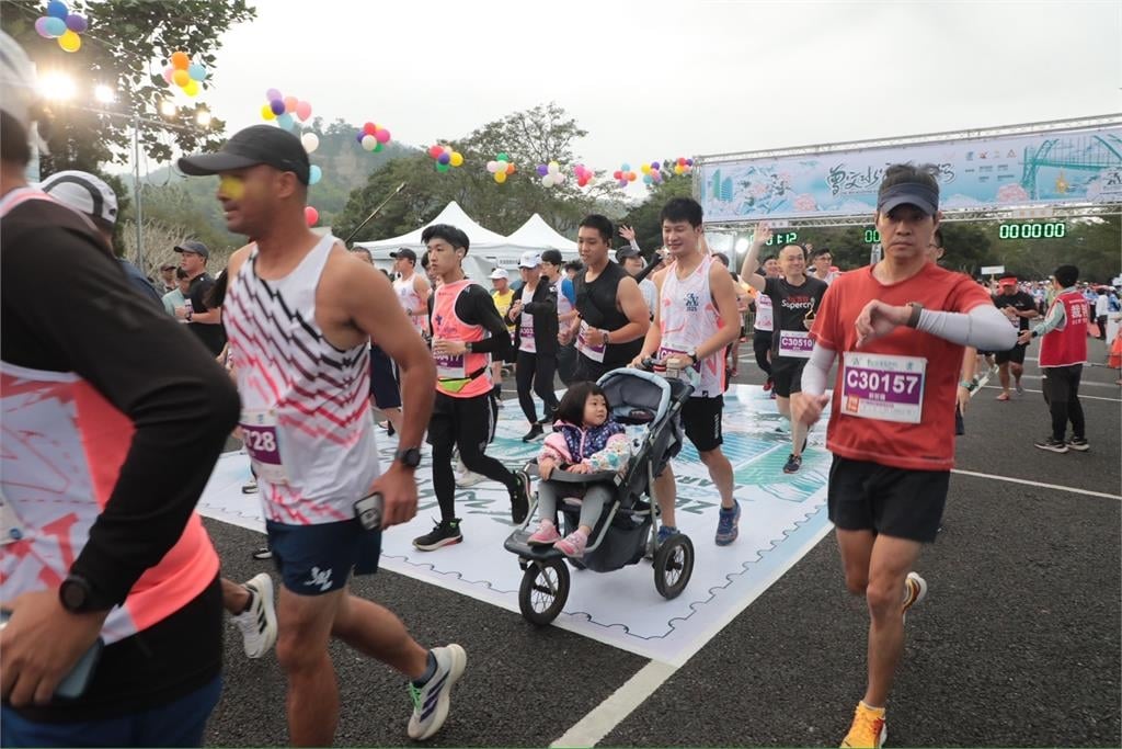 曾文水庫馬拉松起跑 黃偉哲鳴笛力挺3,650名跑者