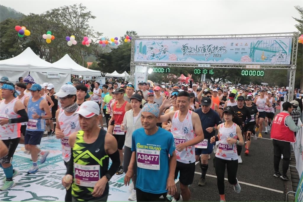 曾文水庫馬拉松起跑 黃偉哲鳴笛力挺3,650名跑者