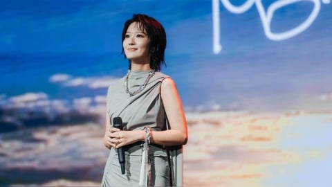 47歲玉女歌手來台開唱美成這樣! 蔡淳佳巧撞結婚16週年 甜曝給老公「愛的禮物」