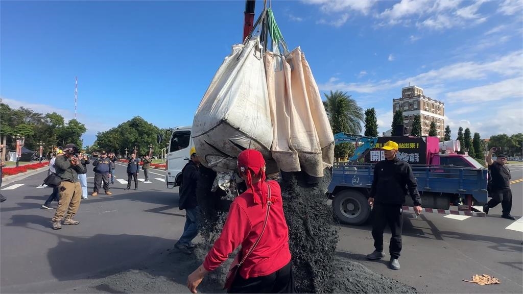 徐榛蔚出來面對！　光復災民集結抗議沒編重建預算