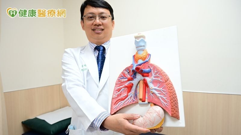 以為胃食道逆流竟是第三期食道癌　微創手術重建老菸槍食道保命