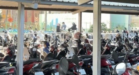 冷氣團連2日發威…機車族怎麼穿才不冷？網友激推「這件」擋風、保暖超無敵！