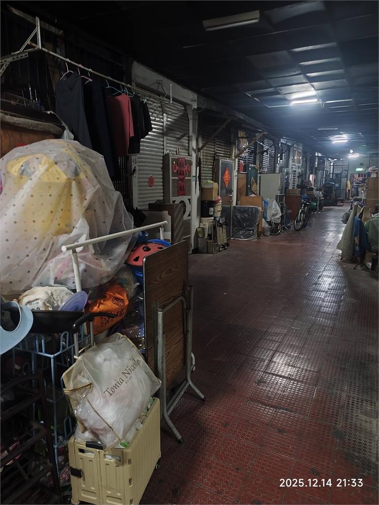 國宅「樓梯轉角堆滿垃圾」畫面曝!網友嚇爛原PO直言:最噁心最髒的