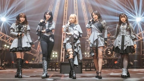 日女團東京開唱遭中國男鬧場!他用中文嗆高市「X你X」日網轟:像猴子一樣