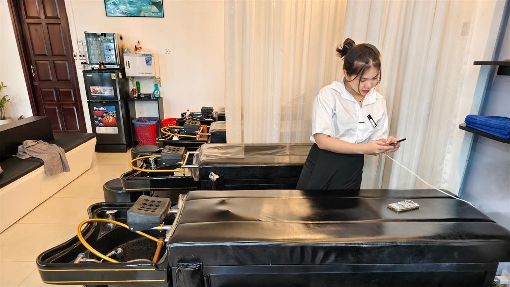  男迷上越式洗頭加「這服務」！2週後耳朵癢到受不了...醫檢查：長滿黴菌