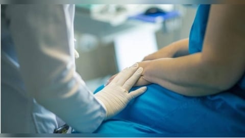 不是小毛病!他消化不良4個月慘罹癌 醫揭10大癌症「身體求救訊號」