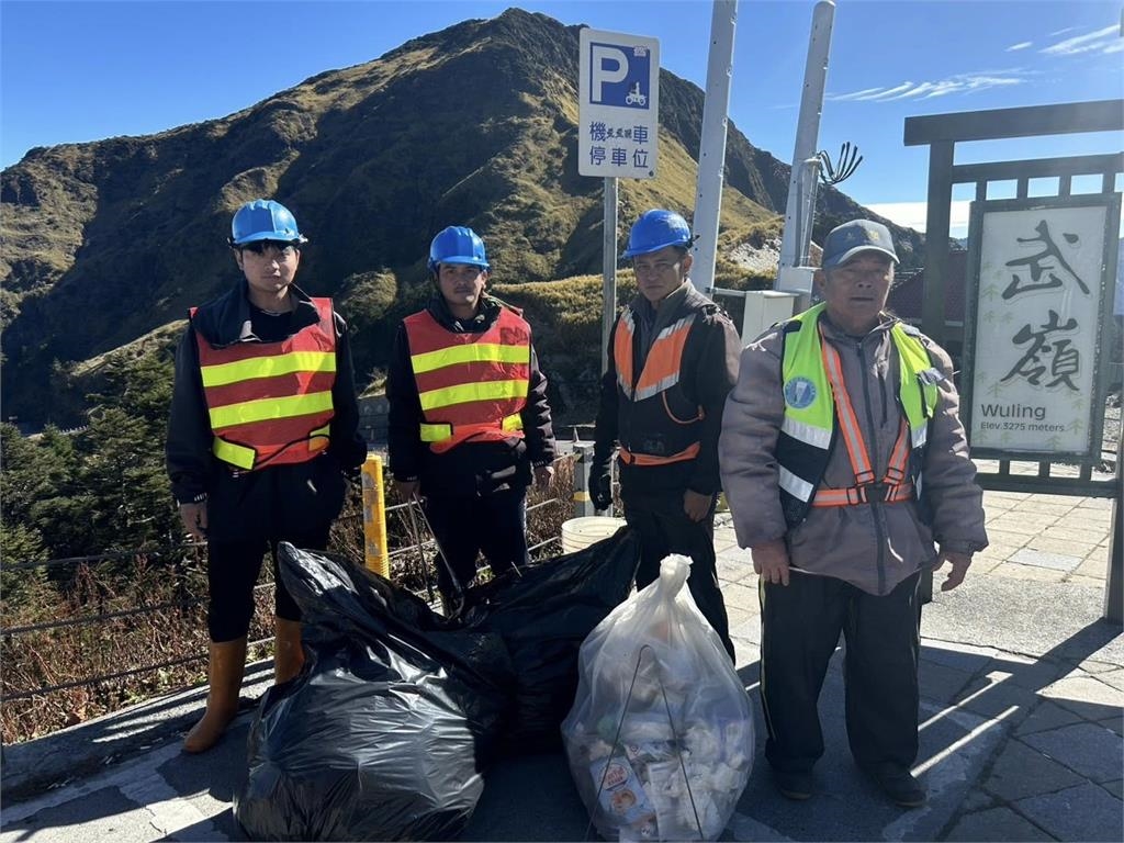 合歡山武嶺「一整片垃圾」國人素質遭質疑！太管處不忍了：丟1次罰6萬