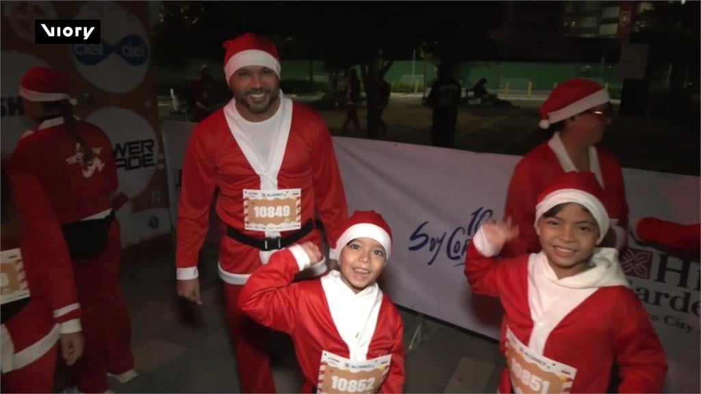 墨西哥「耶誕路跑」盛大登場！　3千人變裝「耶誕老人」超壯觀