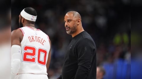 NBA(影)／主裁判像來追星的一樣！火箭延長賽惜敗主帥重砲怒噴：爛裁判