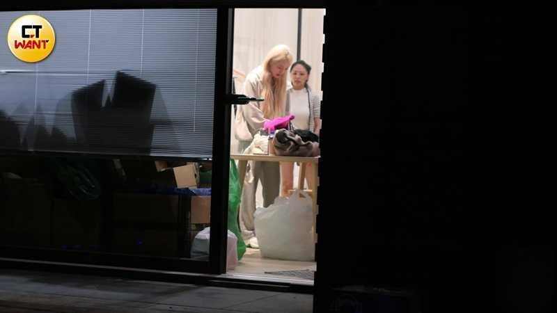 下一個時段直播的愷愷提前抵達現場。(圖/本刊攝影組)