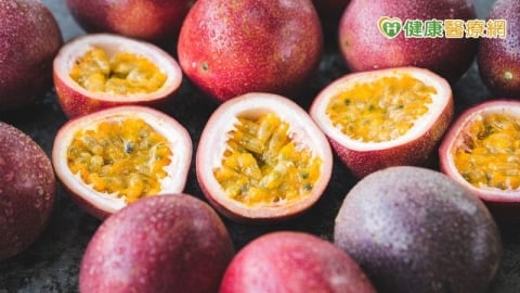 百香果還能護心血管!表皮皺了可以吃嗎?營養師點名3族群謹慎食用