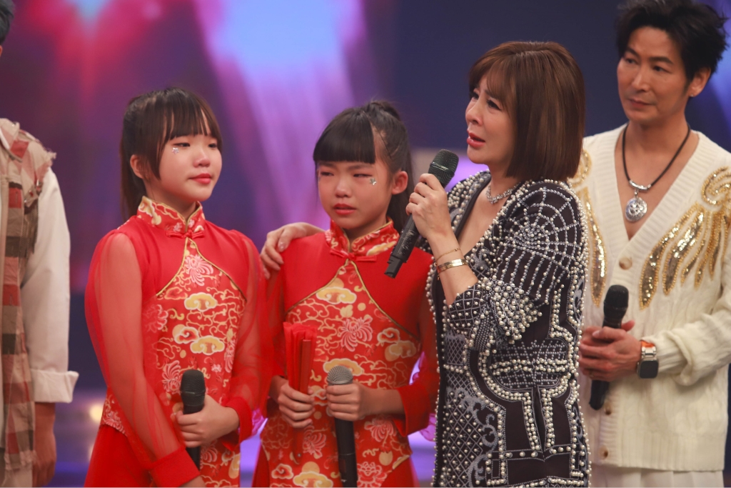 出道40年只紅一首歌!王彩樺《超級冰冰Show》下跪哭喊 求白冰冰行行好