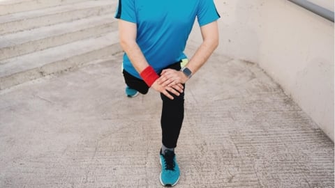 膝蓋出現聲響代表什麼？營養師解析日常飲食與關節保養重點