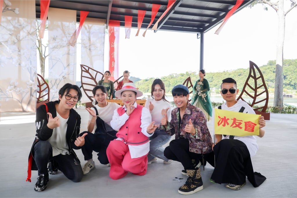 《超級冰冰Show》衝出高收視！白冰冰帶子弟兵「酒店泡湯」 見一幕少女心爆發