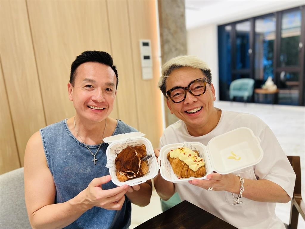 詹惟中新加坡直播「遭警察帶走」！他竟稱：大家喜歡看…觀眾瞬間破萬人