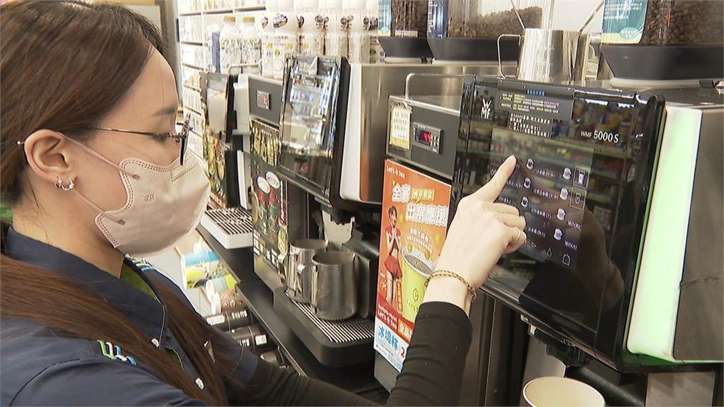 老爺爺到超商買咖啡遭店員拒絕！1句「賣完了」背後藏滿善意…真相暖哭全網